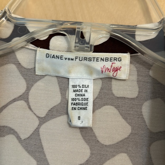 Diane von Furstenberg DVF "Jilda Top" Silk Jersey Short Sleeve Wrap Top sz 8 M - Picture 2 of 9